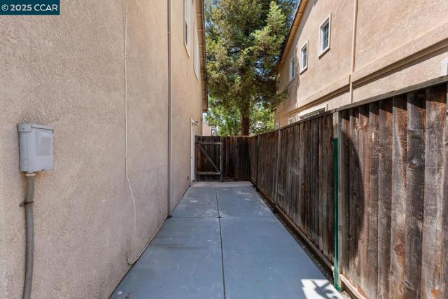 96 Heritage Way, Brentwood CA: https://media.crmls.org/mediaz/e2997027-ca12-411a-8d08-9b0f71350a34.jpg
