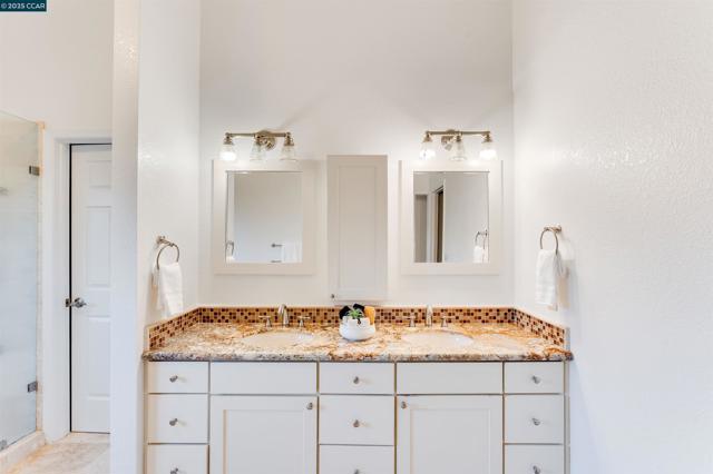 1438 Landahl Ct, Benicia CA: https://media.crmls.org/mediaz/e2997df4-0eb0-4317-a389-df503c6a6fbe.jpg
