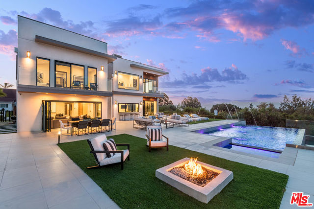 4338 Gayle Drive, Tarzana CA: https://media.crmls.org/mediaz/e299e7ba-c02d-47e4-b0ca-50b0edbd664e.jpg