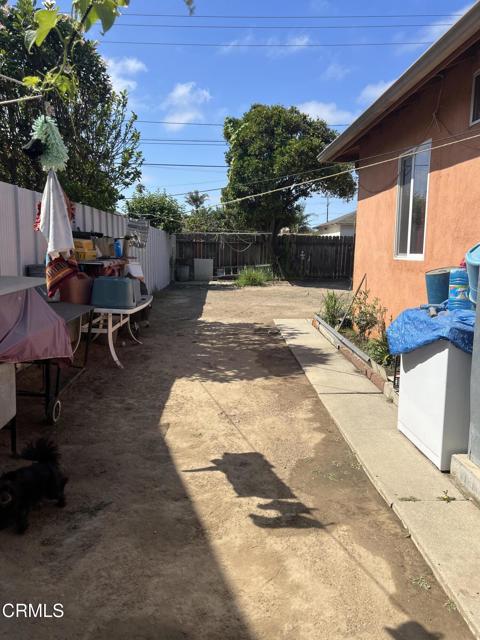 502 504 E Hemlock Street, Oxnard CA: https://media.crmls.org/mediaz/e29a4e9e-6388-494d-b94c-b7539c742e93.jpg