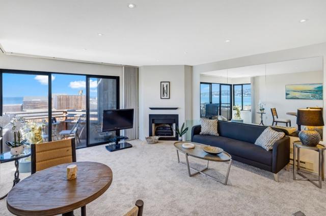 125 Surf Way, Monterey CA: https://media.crmls.org/mediaz/e29b00b7-80f5-4098-9cc7-de5ab0885cbe.jpg