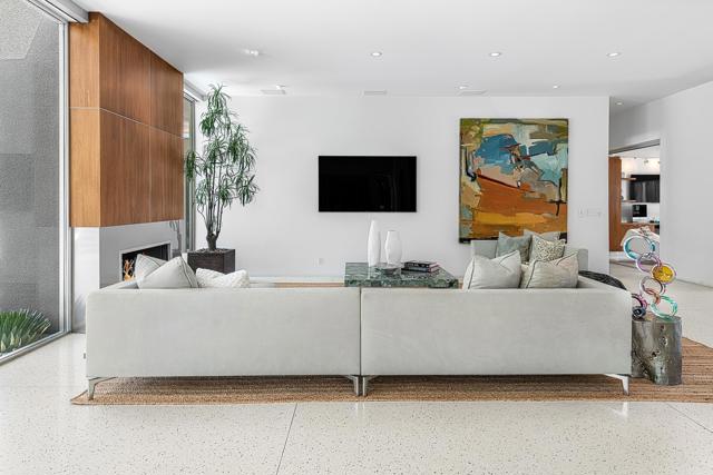 633 N Belardo Road, Palm Springs CA: https://media.crmls.org/mediaz/e29b3a9c-fed2-4910-8ee7-3674f818973b.jpg