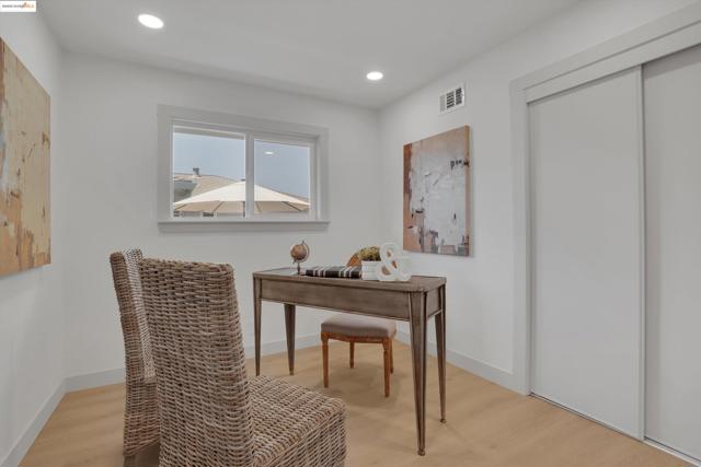 946 Notre Dame Ave, Concord CA: https://media.crmls.org/mediaz/e29b4849-37a2-45a3-b9e9-c7db66e14511.jpg