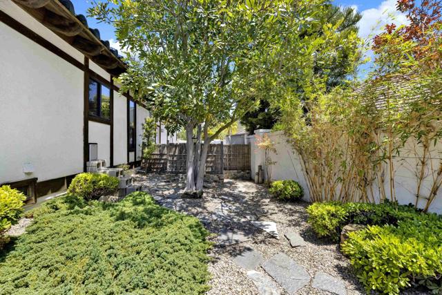 1310 Miracielo Court, San Marcos CA: https://media.crmls.org/mediaz/e29b53e0-002d-49b9-b9c7-64caf8de756e.jpg