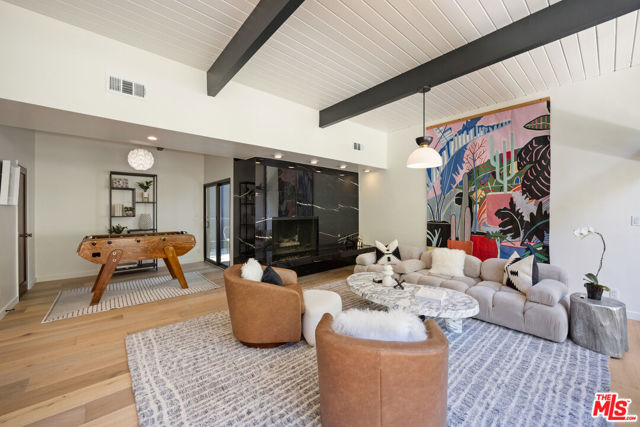 3905 Pacheco Drive, Sherman Oaks CA: https://media.crmls.org/mediaz/e29baf71-c823-42d3-8ac1-fdae26f9e208.jpg
