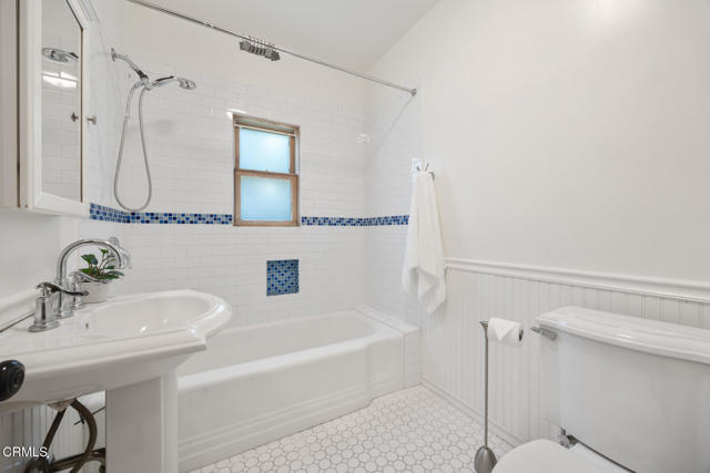 975 N Mentor Avenue, Pasadena CA: https://media.crmls.org/mediaz/e29cd4a8-a31f-4806-b084-d6b1e3a70765.jpg