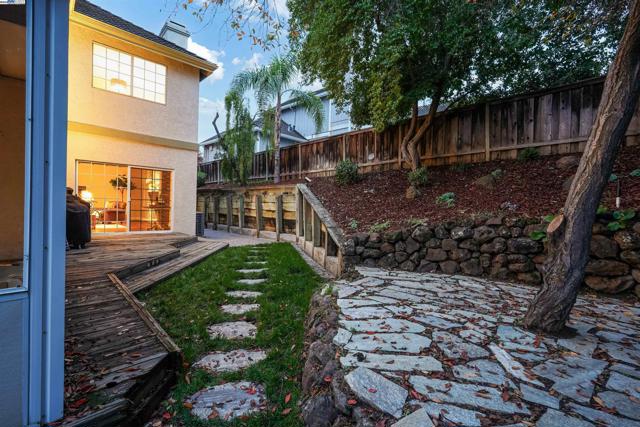 729 Montevino Dr, Pleasanton CA: https://media.crmls.org/mediaz/e29cfcef-b194-4cba-a670-e5e9cda82b7f.jpg