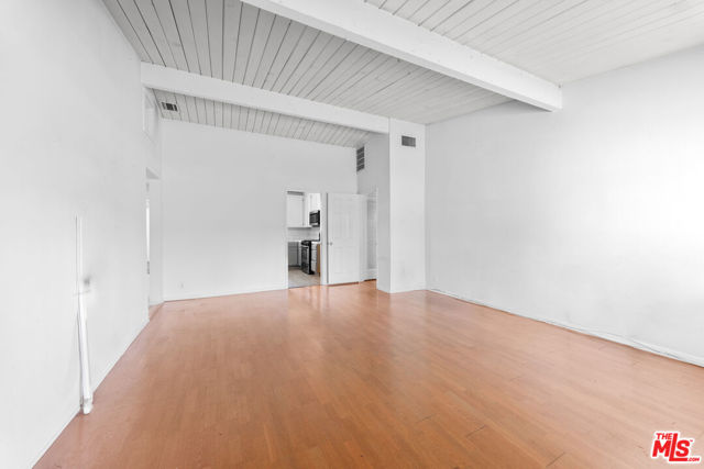 22027 Viscanio Road, Woodland Hills CA: https://media.crmls.org/mediaz/e29d0e39-503a-4d0b-bd86-5117e6428114.jpg