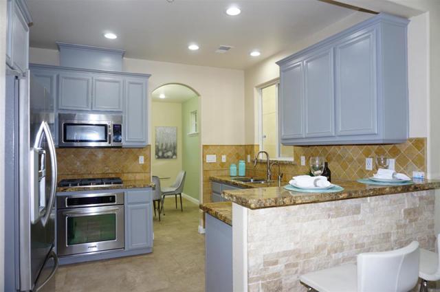 7950 English Oak Circle, Gilroy CA: https://media.crmls.org/mediaz/e29d8361-63f0-4e1a-a754-d7c26d299766.jpg