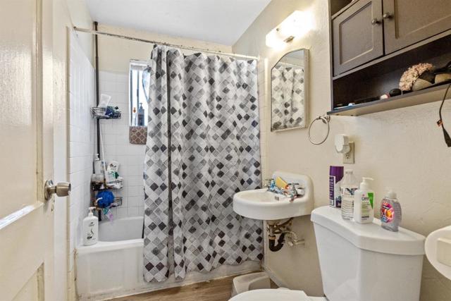 916 Middlecoff Avenue, Modesto CA: https://media.crmls.org/mediaz/e29e0792-e6be-4213-b152-32257e0b0d72.jpg