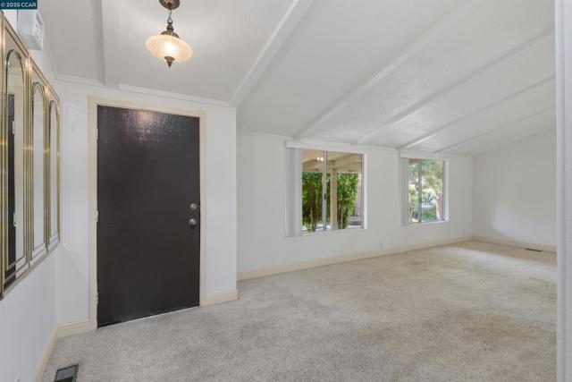 1201 Monument Blvd, Concord CA: https://media.crmls.org/mediaz/e29e1406-2f5a-43c4-84d4-572db023ed38.jpg