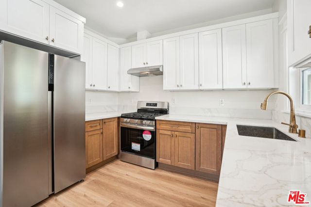 247 S Benton Way, Los Angeles CA: https://media.crmls.org/mediaz/e29e1c33-31d4-43c4-8c6a-db301c488918.jpg