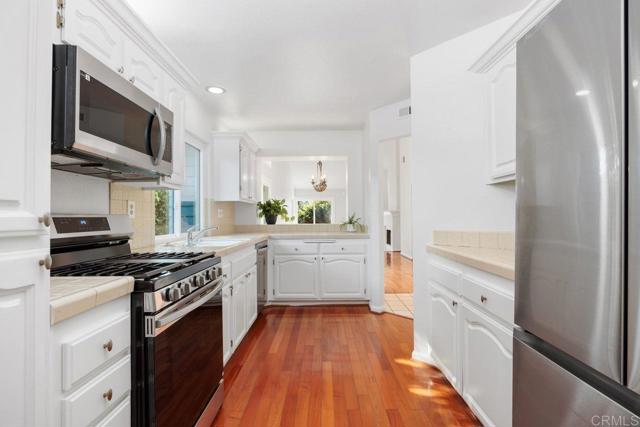814 Okra Court, Carlsbad CA: https://media.crmls.org/mediaz/e29ea3e7-5b58-4262-be8d-2404ec403e1c.jpg