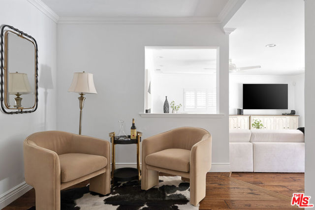 543 N June Street, Los Angeles CA: https://media.crmls.org/mediaz/e29eb533-9892-4d6f-8bfc-352448053cde.jpg