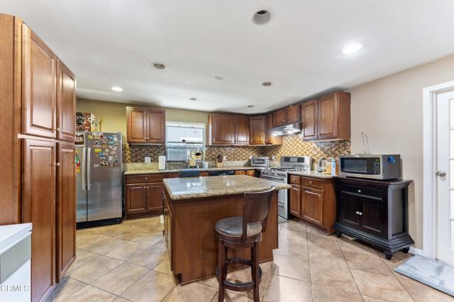 1421 E Abbottson Street, Carson CA: https://media.crmls.org/mediaz/e29f2890-4804-478d-896e-c09b7b06f4aa.jpg