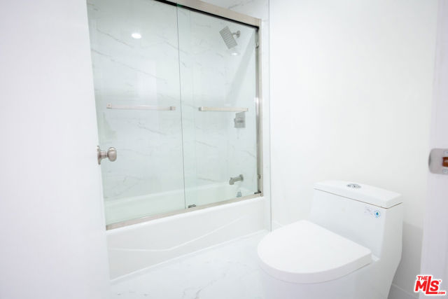 21329 Mulholland Drive, Woodland Hills CA: https://media.crmls.org/mediaz/e29f3a02-a734-4a01-bfbe-63c86c48b95f.jpg