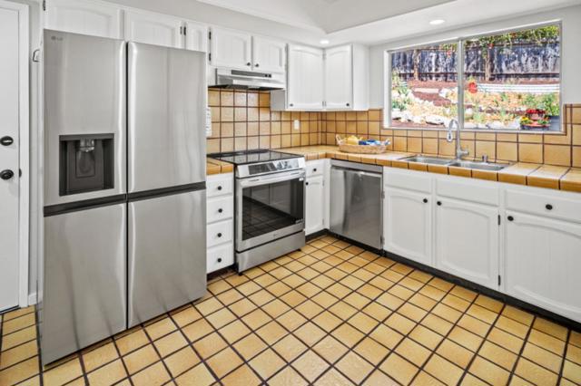 5 Stratford Place, Monterey CA: https://media.crmls.org/mediaz/e29f699f-77fa-417a-a17e-f23b95880098.jpg