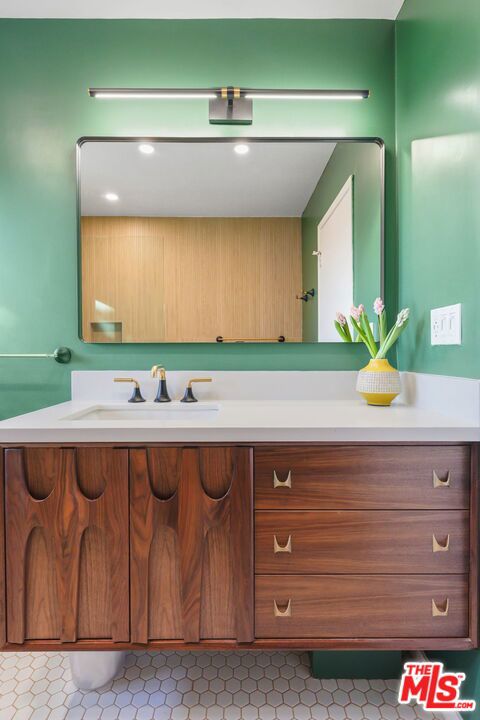 1313 Corona Drive, Glendale CA: https://media.crmls.org/mediaz/e2a11acc-6c76-4d63-80c5-c6723ab90a75.jpg
