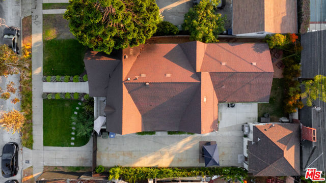 821 S Cloverdale Avenue, Los Angeles CA: https://media.crmls.org/mediaz/e2a13360-4a8c-43f9-b818-b46b5e56bcb3.jpg