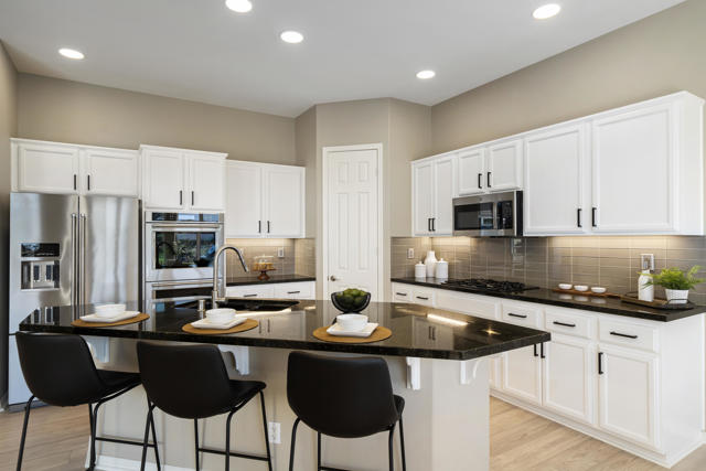 81290 Barrel Cactus Road, La Quinta CA: https://media.crmls.org/mediaz/e2a14463-cf74-4df6-94e2-f8bc6179696a.jpg