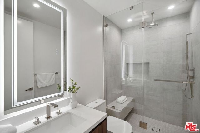 3670 Buena Park Drive, Studio City CA: https://media.crmls.org/mediaz/e2a1c8cd-b2c0-4109-8111-030bf4af7d18.jpg
