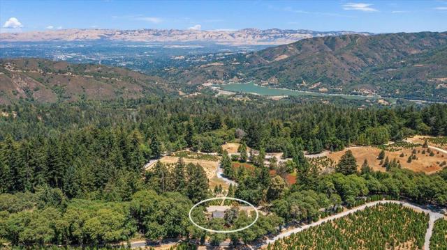 19960 Skyline Boulevard, Los Gatos CA: https://media.crmls.org/mediaz/e2a281da-d7d8-43c4-a79d-9e63ef814fec.jpg