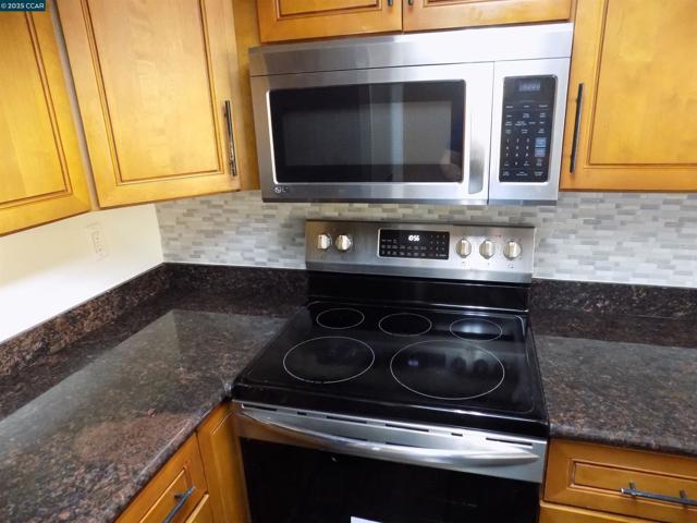 5 Las Moradas Circle, San Pablo CA: https://media.crmls.org/mediaz/e2a2c706-4362-41b0-b870-662f8b2e343b.jpg