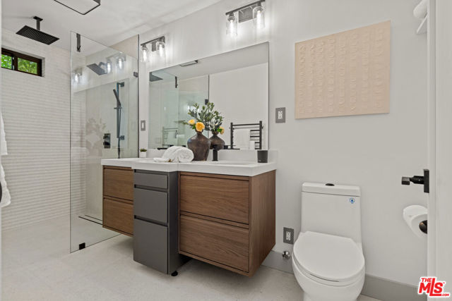 722 N La Jolla Avenue, Los Angeles CA: https://media.crmls.org/mediaz/e2a2c873-dc07-4de9-ae8c-c97c4d4b2661.jpg