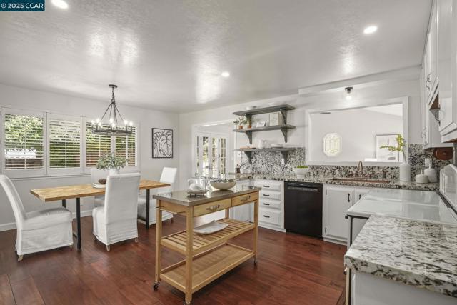 6324 Bonita Ct, Richmond CA: https://media.crmls.org/mediaz/e2a2f03d-dcdf-4c7c-b168-c0ebc3f63495.jpg
