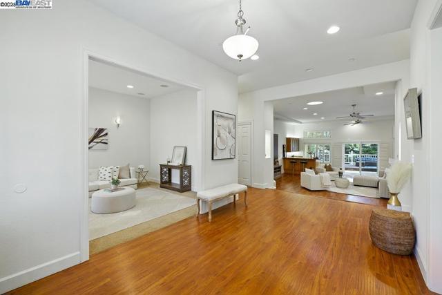 874 Overhill Dr, Hayward CA: https://media.crmls.org/mediaz/e2a3112c-d851-4701-a6b0-a5006fe39de6.jpg