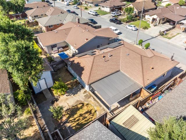 921 Suiter Street, Hollister CA: https://media.crmls.org/mediaz/e2a31605-b1f5-4453-8901-0b3f1e1215a2.jpg