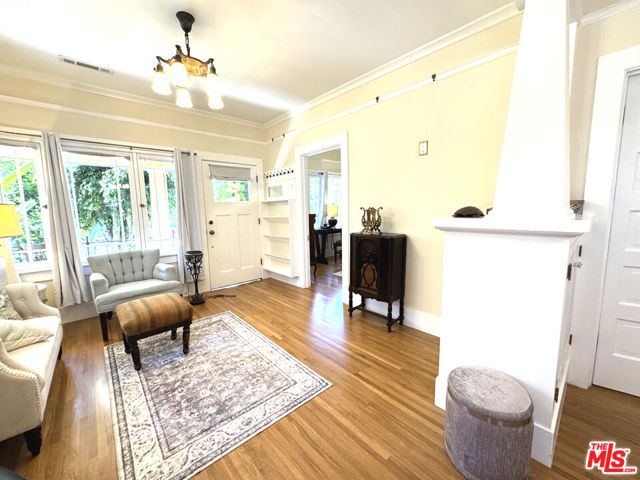 334 Belmont Avenue, Los Angeles CA: https://media.crmls.org/mediaz/e2a3a8e4-bcb3-4731-94f5-892fbc60981b.jpg