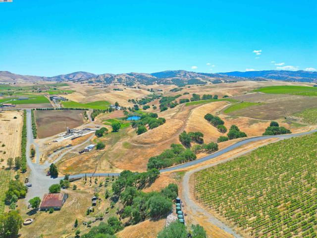 5625 Greenville Rd, Livermore CA: https://media.crmls.org/mediaz/e2a47c35-511f-4717-99d4-7b97bdf8d9a6.jpg