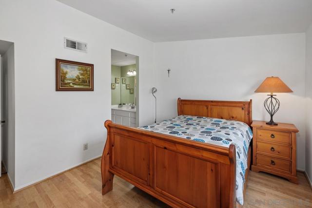 18557 Caminito Pasadero, San Diego CA: https://media.crmls.org/mediaz/e2a47f60-3b6e-4761-8e0a-492c2131a21c.jpg
