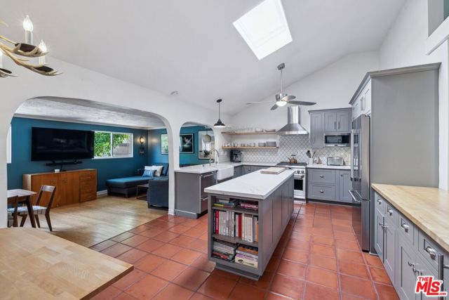 29429 Trailway Lane, Agoura Hills CA: https://media.crmls.org/mediaz/e2a56323-f73f-4353-9d98-ba35a23bb018.jpg