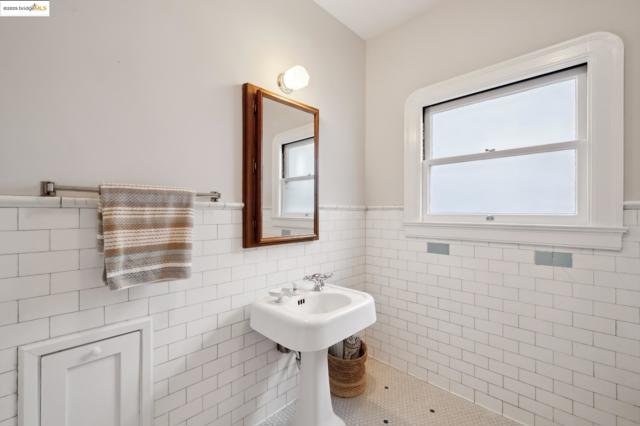 148 Estabrook, San Leandro CA: https://media.crmls.org/mediaz/e2a5fe62-50df-4a6e-aeb2-4d4e913289a5.jpg