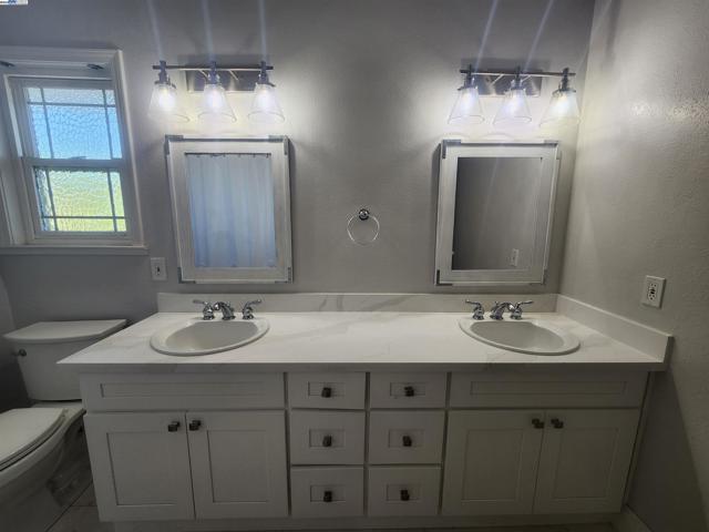1127 Mataro Ct, Pleasanton CA: https://media.crmls.org/mediaz/e2a6172e-843a-4b57-9ad3-2729f3178b23.jpg