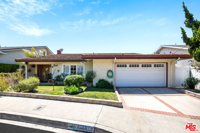 2223 Mcrae Drive, San Pedro CA: https://media.crmls.org/mediaz/e2a6439a-d078-433b-9d61-1ca0f822dd8b.jpg