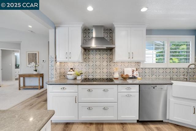 4332 Terra Granada Dr, Walnut Creek CA: https://media.crmls.org/mediaz/e2a6abe7-3fd4-4b9e-ae79-939a944e0f94.jpg