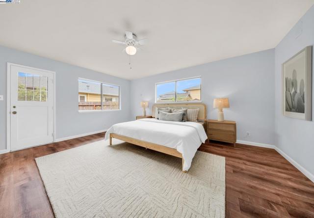 1811 3rd St, Alameda CA: https://media.crmls.org/mediaz/e2a6d957-4434-4539-a766-4a8dfdb5ade7.jpg