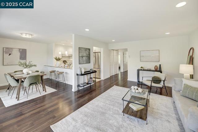 3136 Tice Creek Dr, Walnut Creek CA: https://media.crmls.org/mediaz/e2a71ee4-2439-4090-8fff-08c595ce3625.jpg