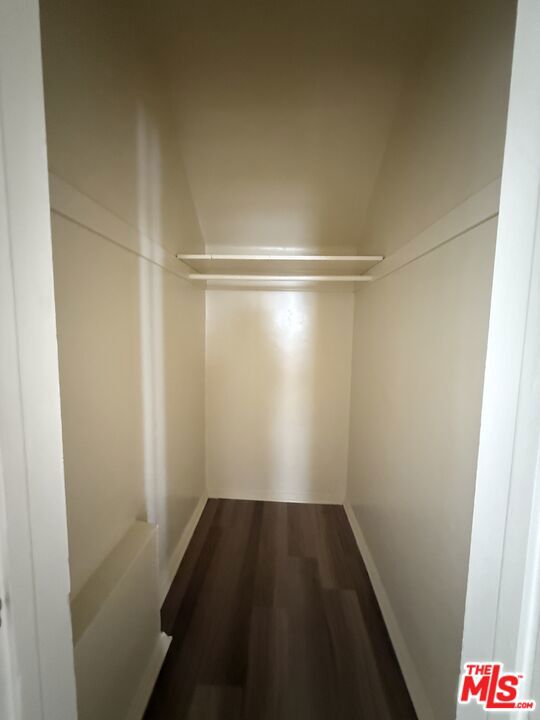 4196 5th Avenue, Los Angeles CA: https://media.crmls.org/mediaz/e2a78dd7-5f34-454f-87d4-4cb745113116.jpg