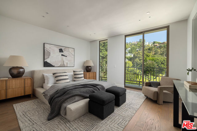 1395 N Doheny Drive, Los Angeles CA: https://media.crmls.org/mediaz/e2a7935d-ffd7-4b31-9839-743bf6bc3b72.jpg