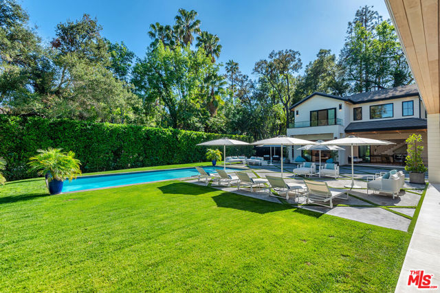 16144 HIGH VALLEY Place, Encino CA: https://media.crmls.org/mediaz/e2a9b351-f8de-442d-8e1f-9237dddb1640.jpg