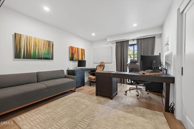 3256 Ocean Drive, Oxnard CA: https://media.crmls.org/mediaz/e2a9ea72-8e84-44b0-bc96-fd7adf68f8a8.jpg