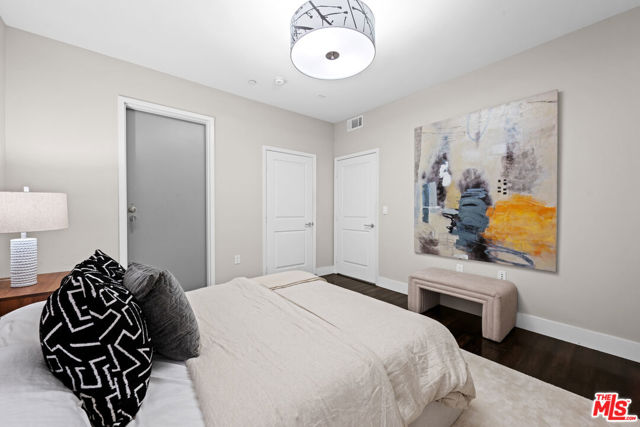1411 N Detroit Street, Los Angeles CA: https://media.crmls.org/mediaz/e2aa655c-50b3-4d20-ae35-d7f55f6700b8.jpg