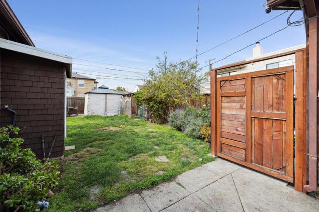 1117 Chula Vista Avenue, Burlingame CA: https://media.crmls.org/mediaz/e2aa7b93-6f30-44b4-b1ba-8f511b0de517.jpg