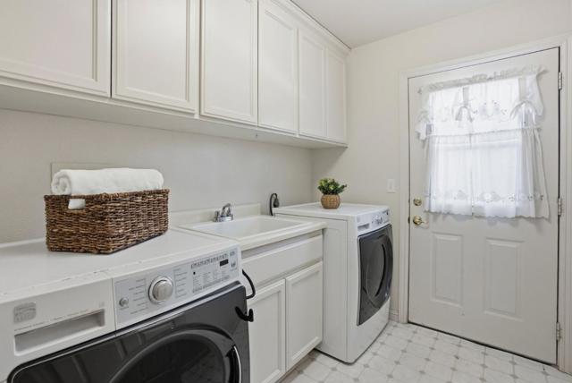 24035 Stage Stop Way, Los Gatos CA: https://media.crmls.org/mediaz/e2aa84b8-0469-4b43-8452-4d0b4945afe8.jpg