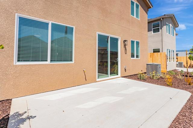 1143 Coyote Peak Way, Hollister CA: https://media.crmls.org/mediaz/e2aad7cb-01ce-417b-b79a-8e8d040ab3c8.jpg