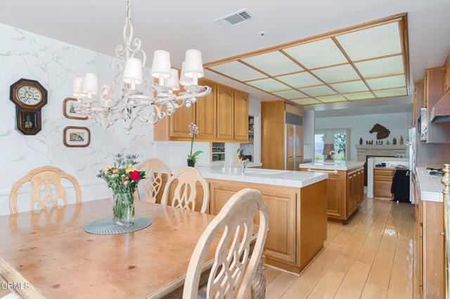 11848 Presilla Road, Camarillo CA: https://media.crmls.org/mediaz/e2aadeb8-767e-45ff-9483-9b686bae923c.jpg